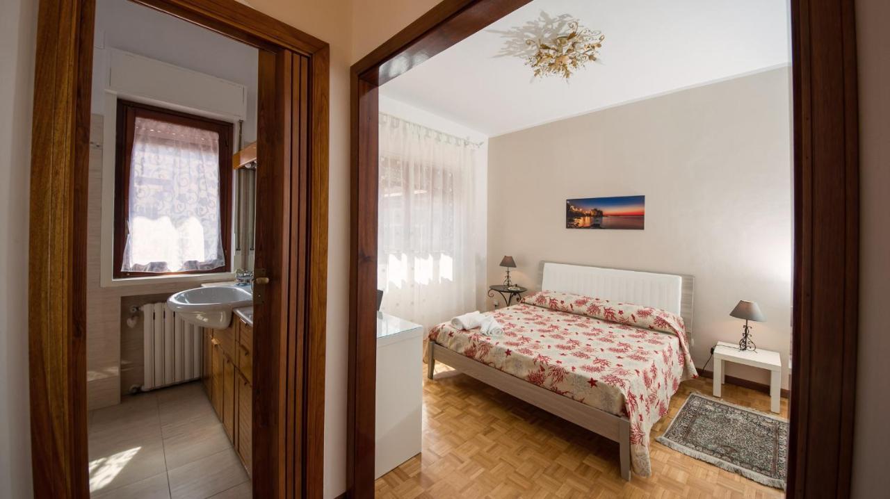 La Castellese Bed & Breakfast Aci Castello Luaran gambar