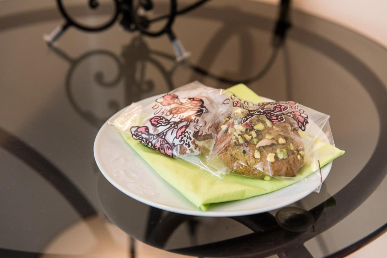 La Castellese Bed & Breakfast Aci Castello Luaran gambar