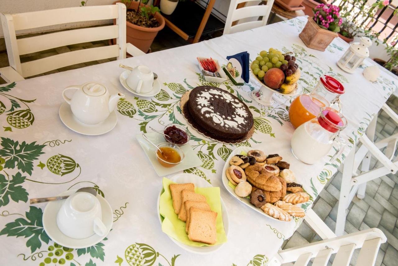 La Castellese Bed & Breakfast Aci Castello Luaran gambar