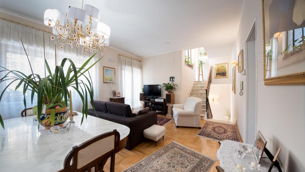 La Castellese Bed & Breakfast Aci Castello Luaran gambar