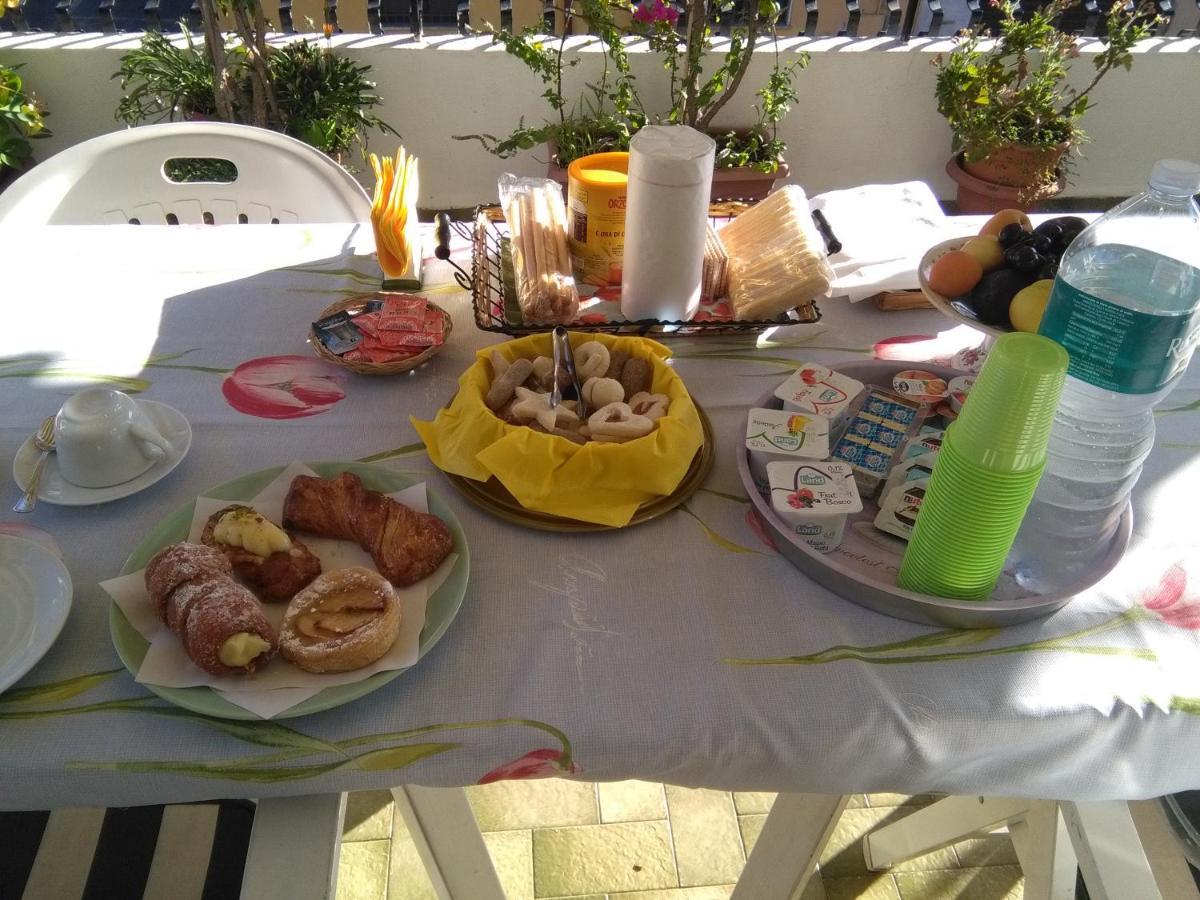 La Castellese Bed & Breakfast Aci Castello Luaran gambar